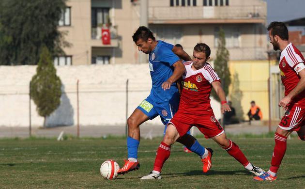 G.Saraylı eski yıldız futbolcu ilk takımına döndü
