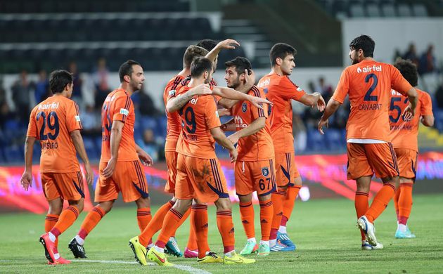 Başakşehir ilk yarıda bitirdi