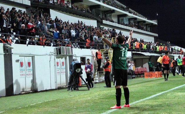 Gekas attı komşu çoştu