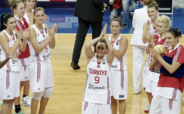 Esmeral Tunçluer'den veda açıklaması