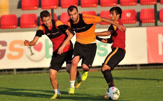 Gözler Pandev'de