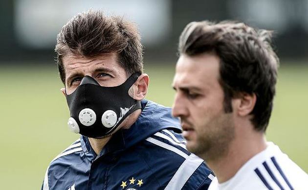 Emre Belözoğlu antrenmana böyle çıktı