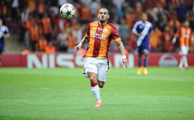 Menajeri konuştu, Sneijder gidiyor mu?