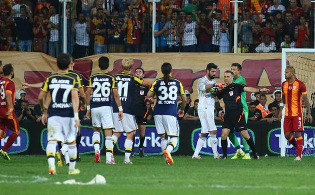 Volkan'ın elini sık Melo