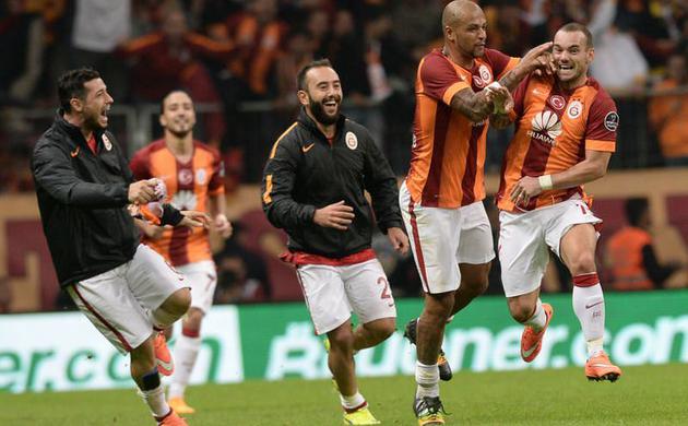 Hollanda derbiye geniş yer ayırdı