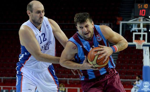 Anadolu Efes ilk galibiyetini aldı