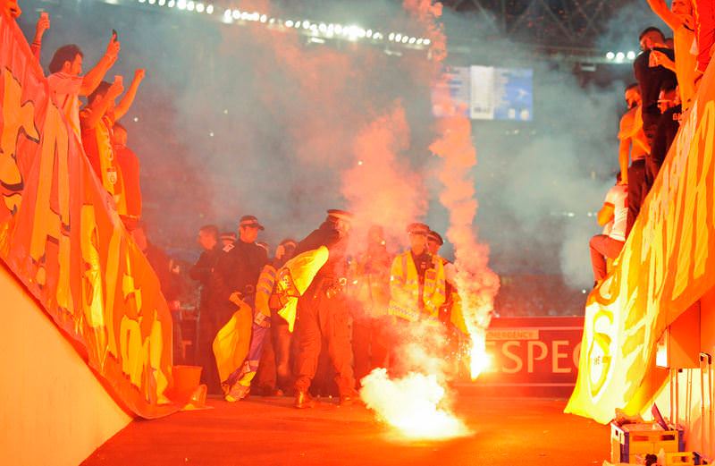 G.Saray'a UEFA'dan meşale cezası