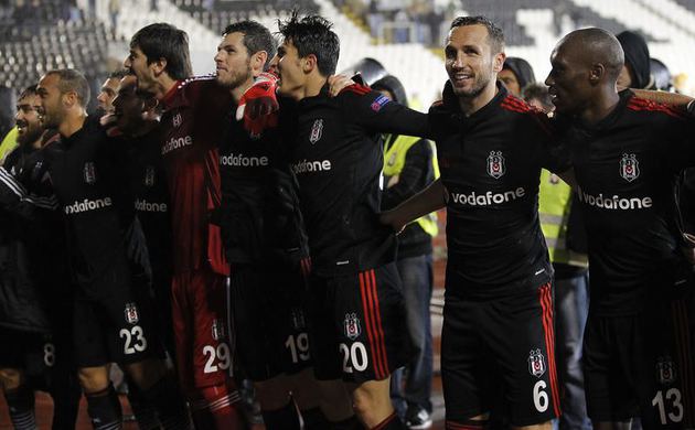 Kartal her türlü uçuyor