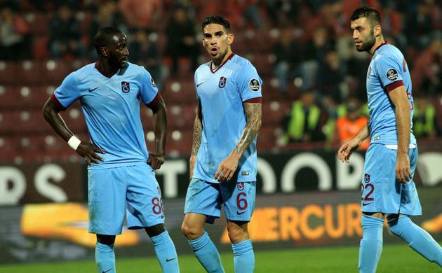 Trabzon'da iki futbolcu kadro dışı!