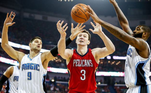 Ömer Aşık "double-double" ile başladı