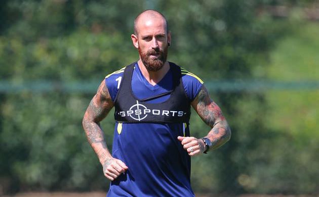 Meireles, Alper'i yendi