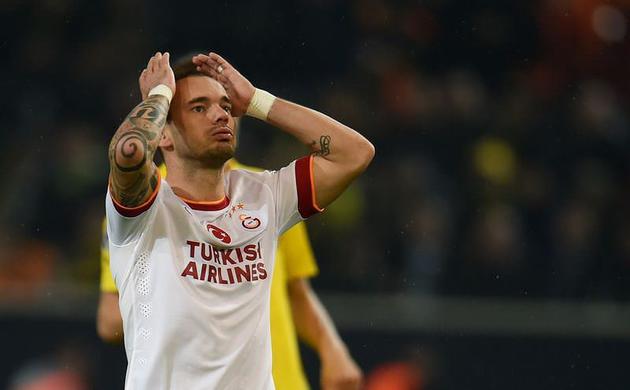 Sneijder Prandelli'ye su fırlattı!