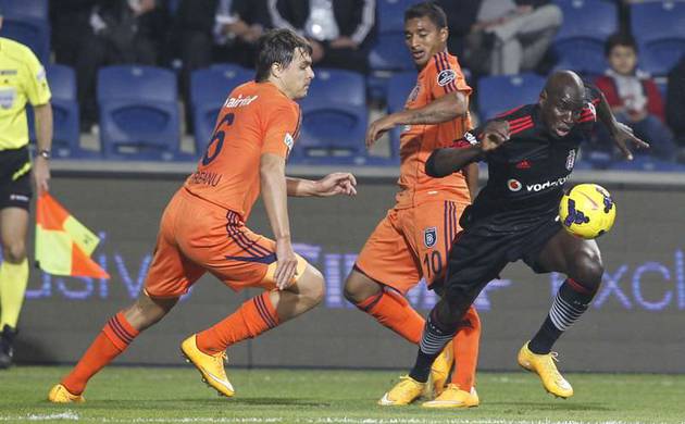 Tavuk bacaklı Demba Ba