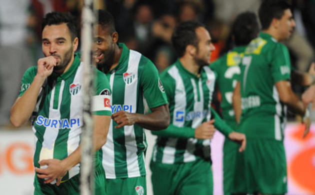 Timsah eli boş dönmüyor