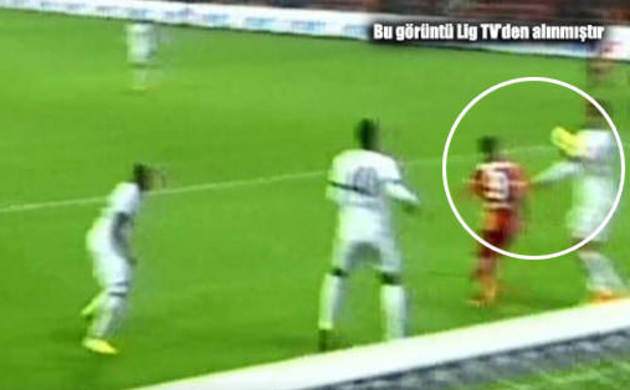 Arena'da tartışmalı pozisyon