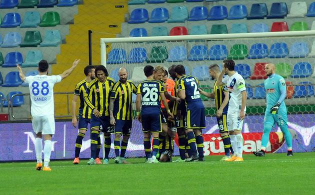 Fenerbahçe penaltılarla gülüyor