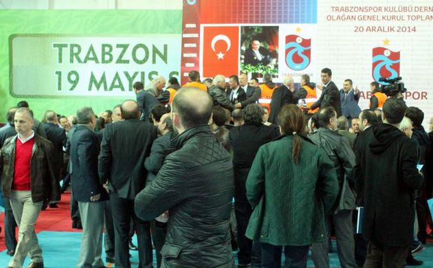 Trabzonspor genel kurulunda kavga!
