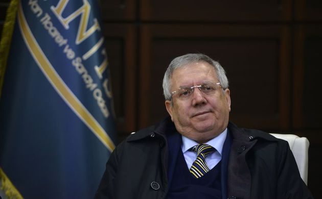 Yıldırım yılbaşında araba dağıttı