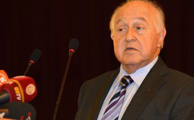 Marko'nun mezarına çiçek bırakacağız