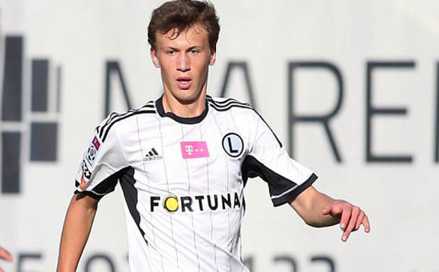 17 yaşındaki Krystian Arsenal'de