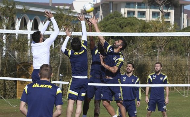 Fenerbahçeliler plaj voleybolu oynadı