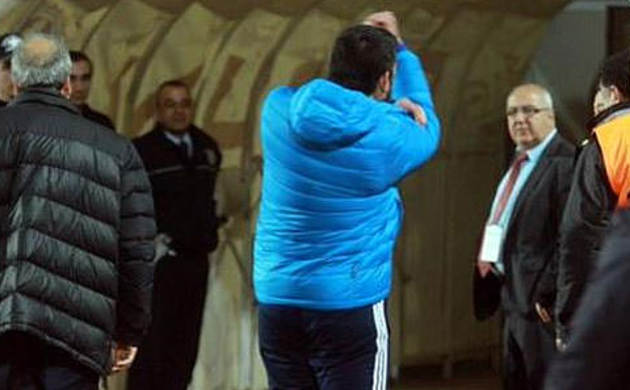 Ümit Özat'tan çirkin hareket