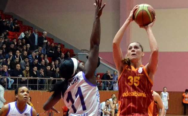 Yangın nedeniyle 1 saat 15 dakika ara verildi