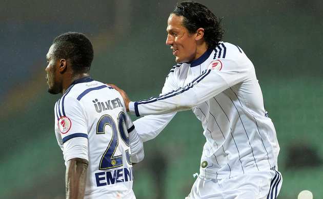 Emenike boş geçmiyor