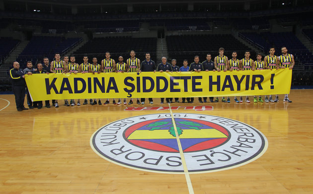 Fenerbahçe Özgecan'ı andı