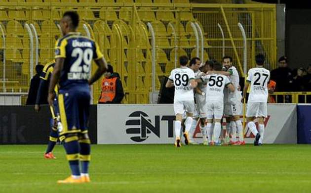 Kadıköy'de Fener'e darbe