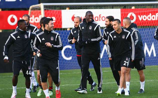 Demba Ba ve Gökhan Töre antrenmanda