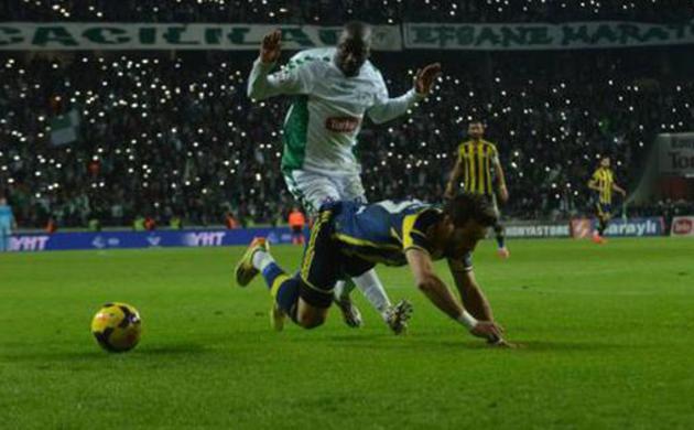 Fenerbahçe Konya'da yara aldı
