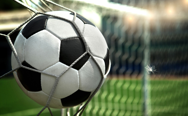 Futbolculardan sahada ilginç protesto