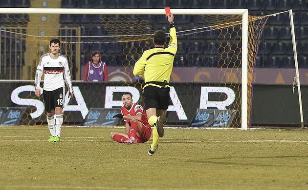 Beşiktaş kırmızıya abone