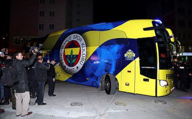 Mersin'de F.Bahçe otobüsüne saldırı