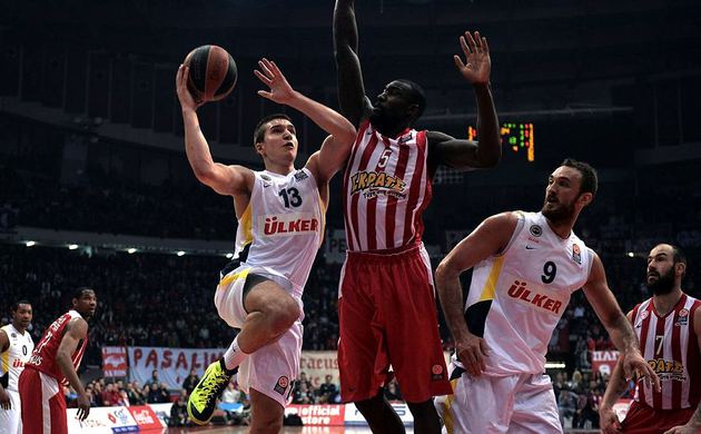 Fenerbahçe Yunanistan'da destan yazdı