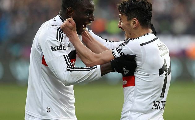 Demba Ba Nouma'yı solladı