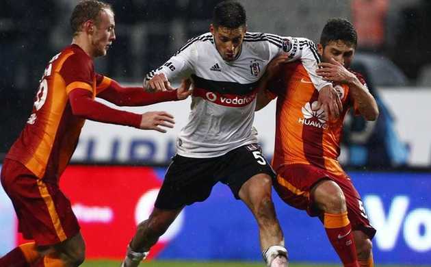 G.Saray'a 2 yıldızından kötü haber