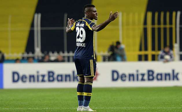 Emenike, Türkiye'den ayrıldı