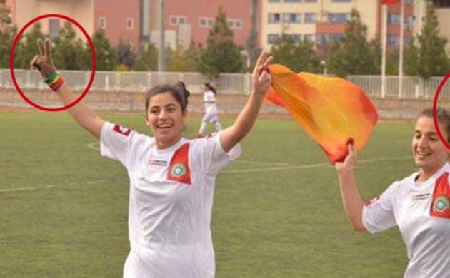 Zafer işaretine ceza talebi