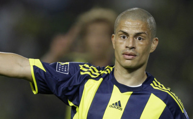 Alex'ten jübilesinde iki gol