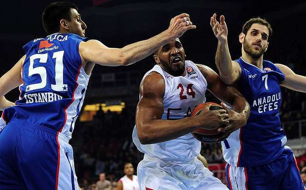 Anadolu Efes son maça taşıdı!