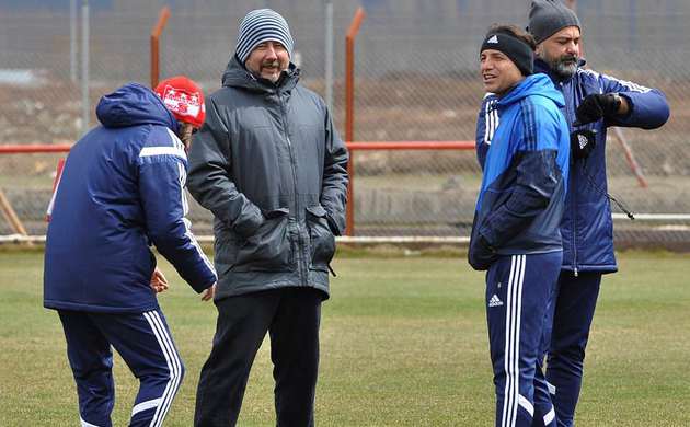 Sergen, Carlos'a fark attı