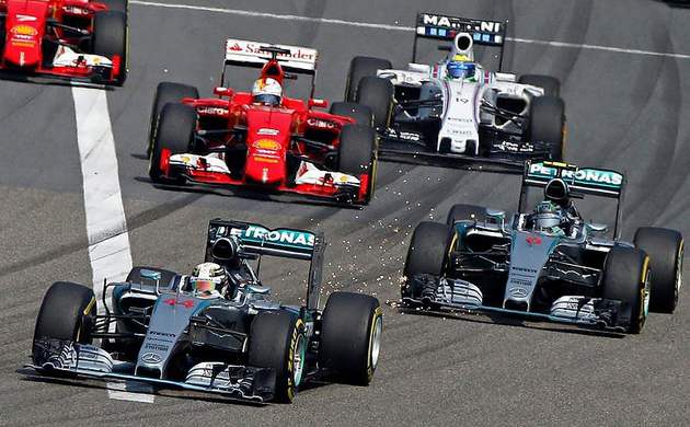 Hamilton başladığı gibi bitirdi!