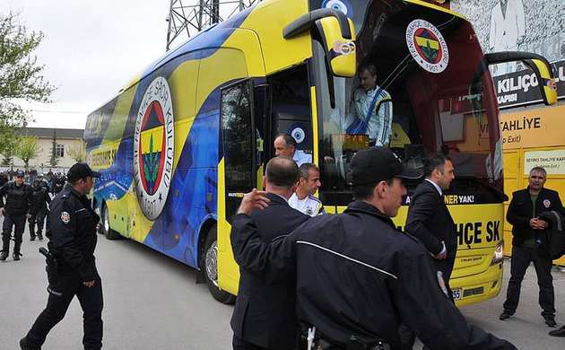 Fenerbahçe otobüsüne bir saldırı daha