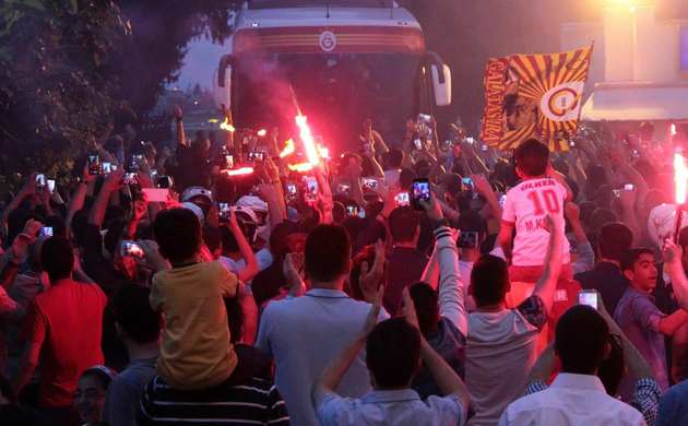 Galatasaray'a Adana'da coşkulu karşılama