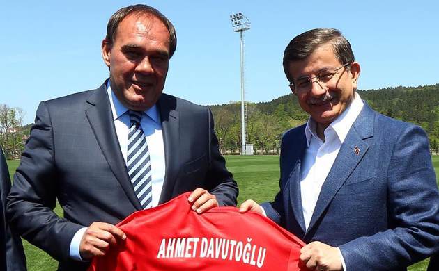 Davutoğlu'ndan TFF'ye ziyaret