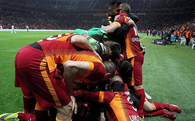 Aslan zirveyi sevdi