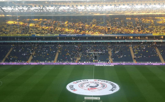 Kadıköy'de Aziz Yıldırım'a tepki