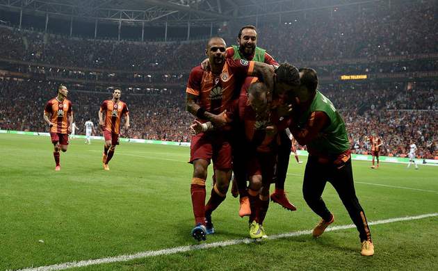 Sneijderin varsa 100'ün güler